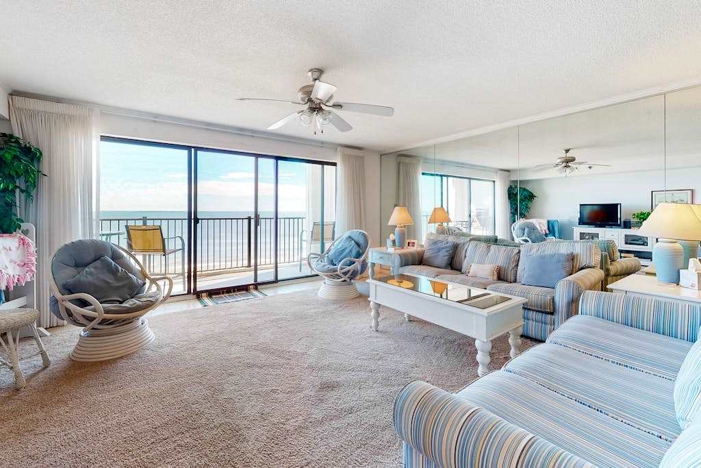 Inviting beachfront condo with beach views, balcony, AC & washer & dryer