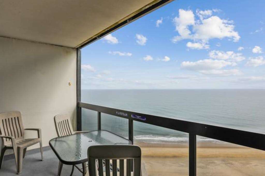 Affordable beachfront condo with balcony, washer & dryer, AC, pools & game room