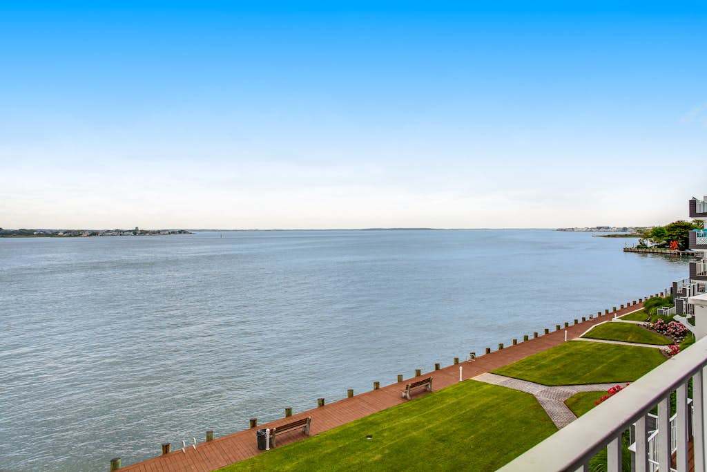 Convenient & comfortable condo with pool & water views from balcony