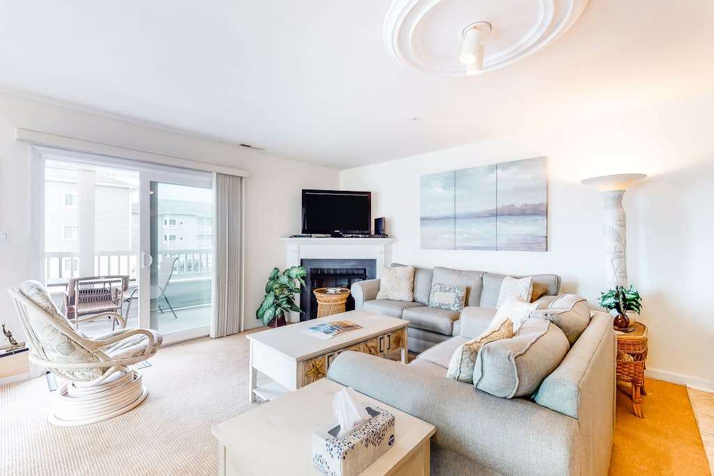 Waterfront condo with pool, balcony, fireplace, central AC, & washer & dryer
