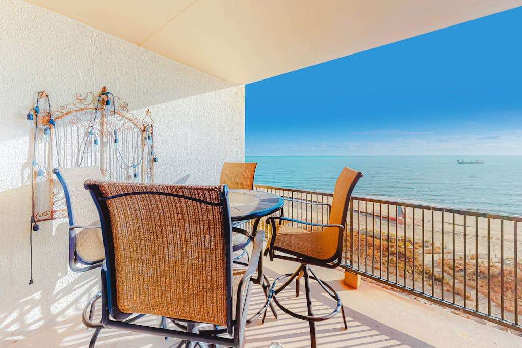 Beach- & oceanfront condo with balcony, washer & dryer, pool, & views