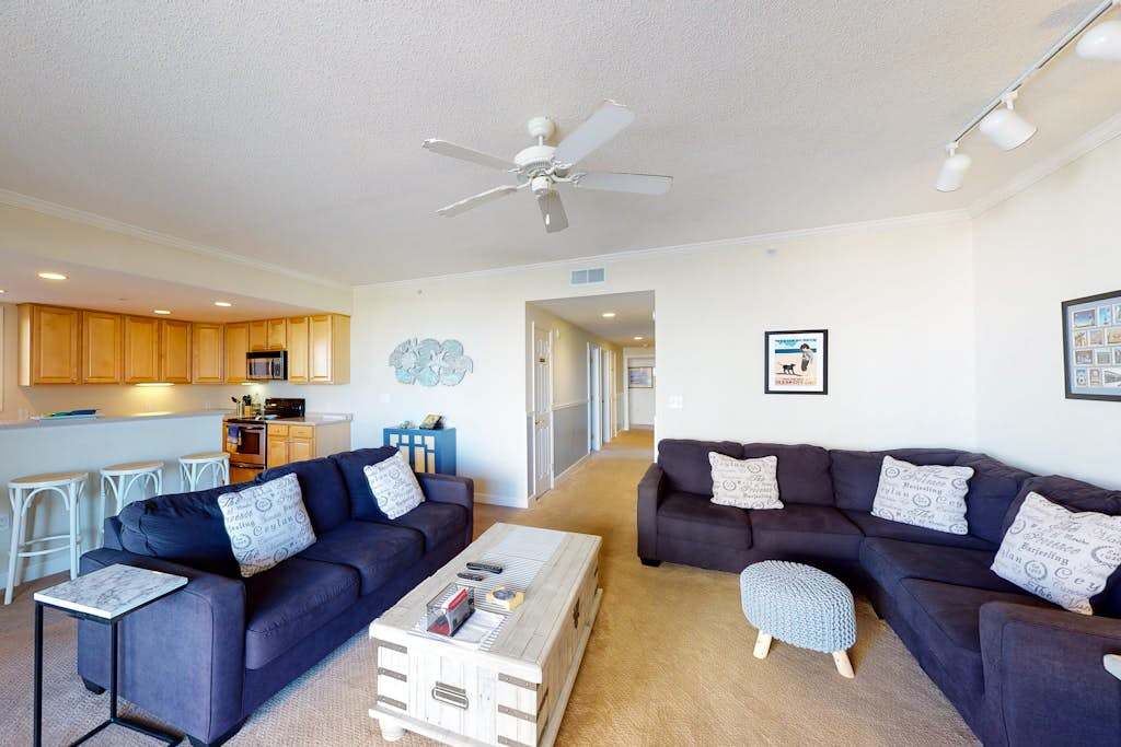 Terrific Beach Condo with Spacious Balcony, washer & dryer, Shared Pool, Fitness Center, WiFi