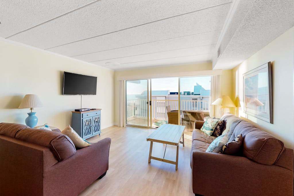 Beachfront Condo with Incredible Beach Views, AC, washer & dryer, Free WiFi