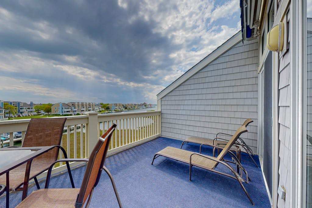 Light-Filled Waterfront Condo with Marsh & Bay Views, Deck, Shared Pool & Tennis
