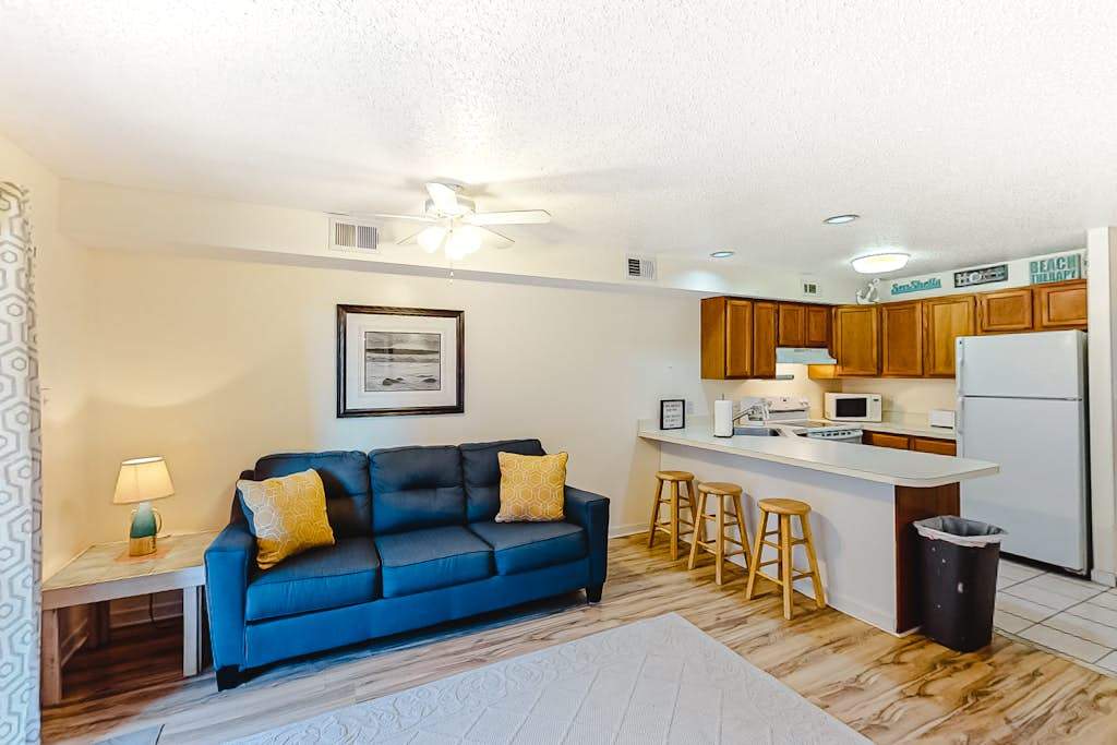 Lovely bayside condo with wading pool, balcony, beach access, washer & dryer, & central AC
