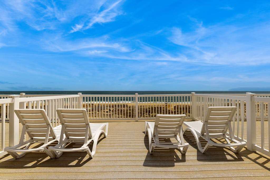 Family-Friendly Beachfront Townhouse with Great Views, Deck, Shared Outdoor Pool