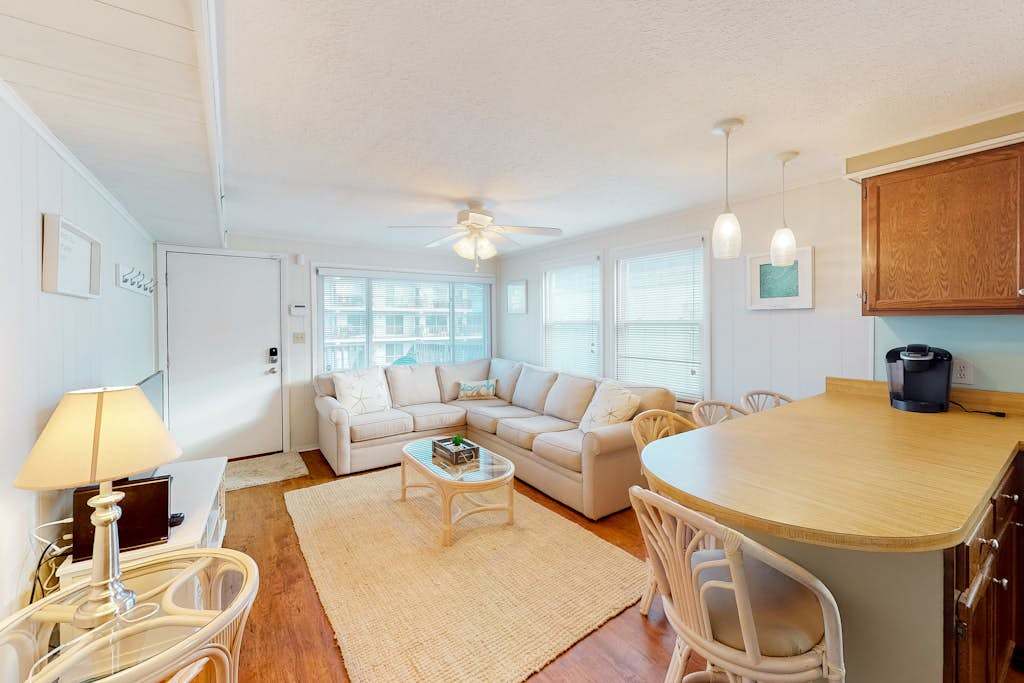 Top-Floor Condo with Shared Deck, Central AC, washer & dryer - 1 Block to Beach