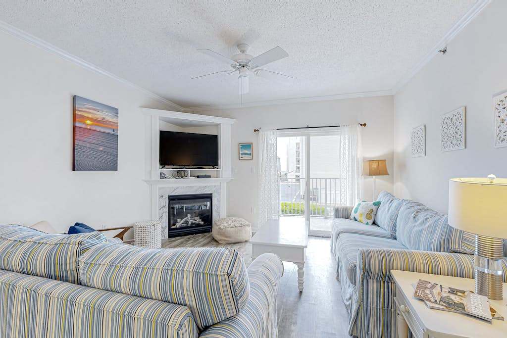 Newly Updated Condo Steps from the Beach with Balcony, Shared Rooftop Pool