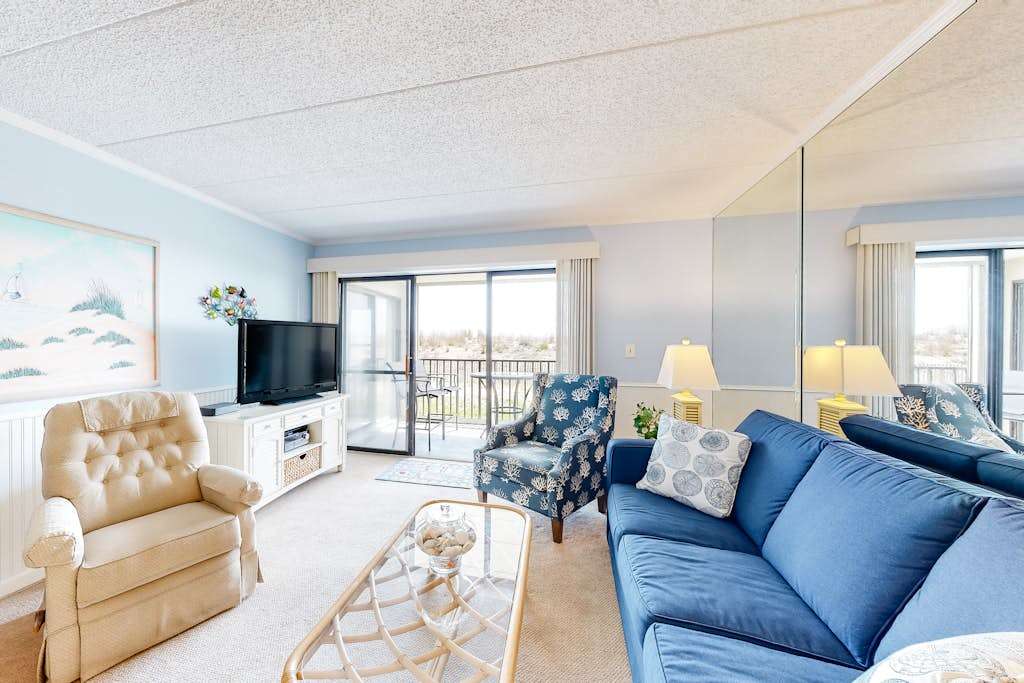 1st-floor oceanfront condo close to beach with private balcony, vibrant interior