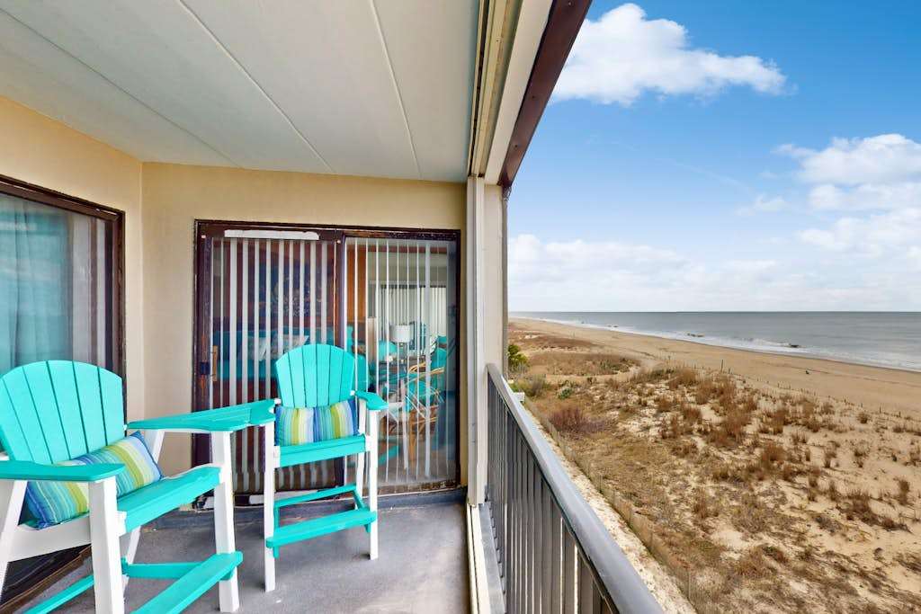 Beachfront family-friendly condo with amazing views, private balcony, central AC