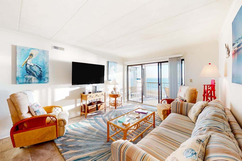 Oceanfront Condo with Balcony, Sunrise Views, WiFi, AC & washer & dryer