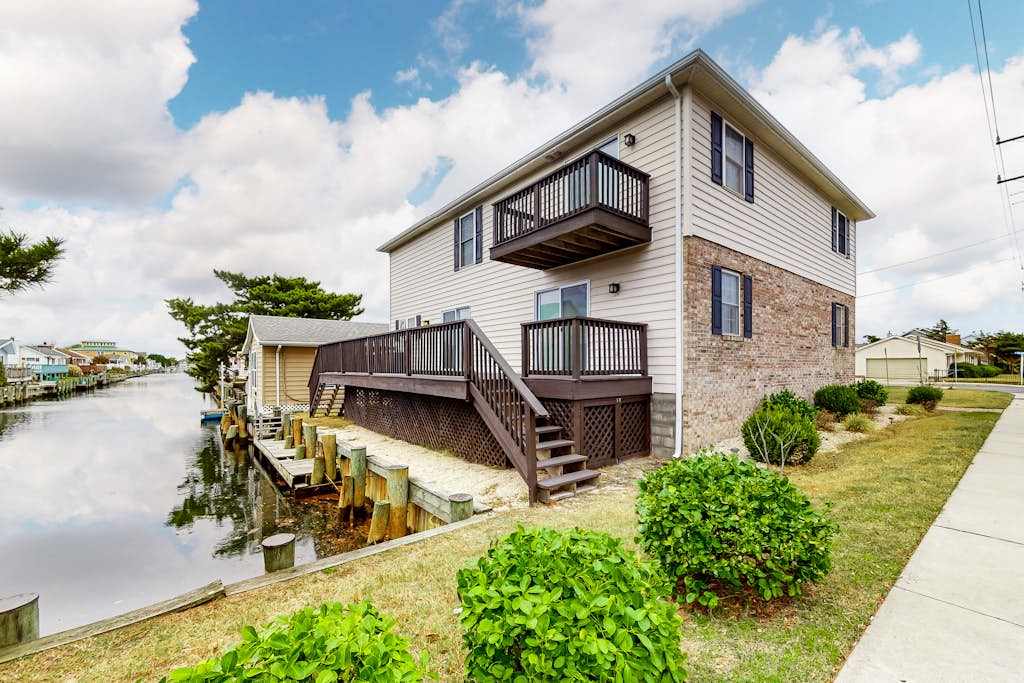 Multi-Level Home Close to the Beach with Air Hockey, Free WiFi, Decks, & Balconies