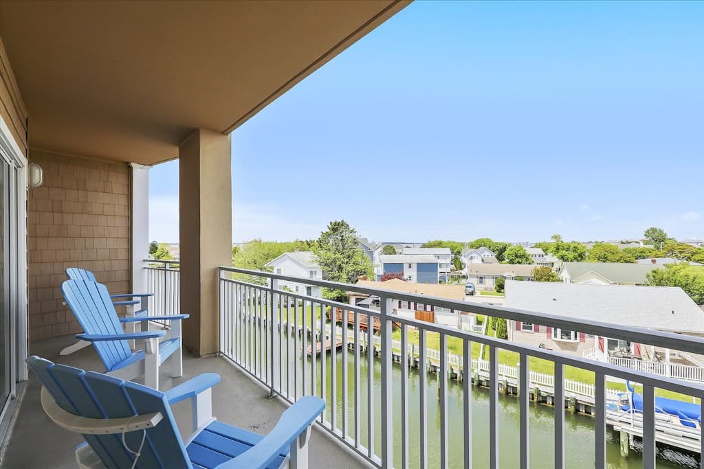 Canal-Front Condo 3 Blocks from Beach with Private Balcony & Shared Outdoor Pool