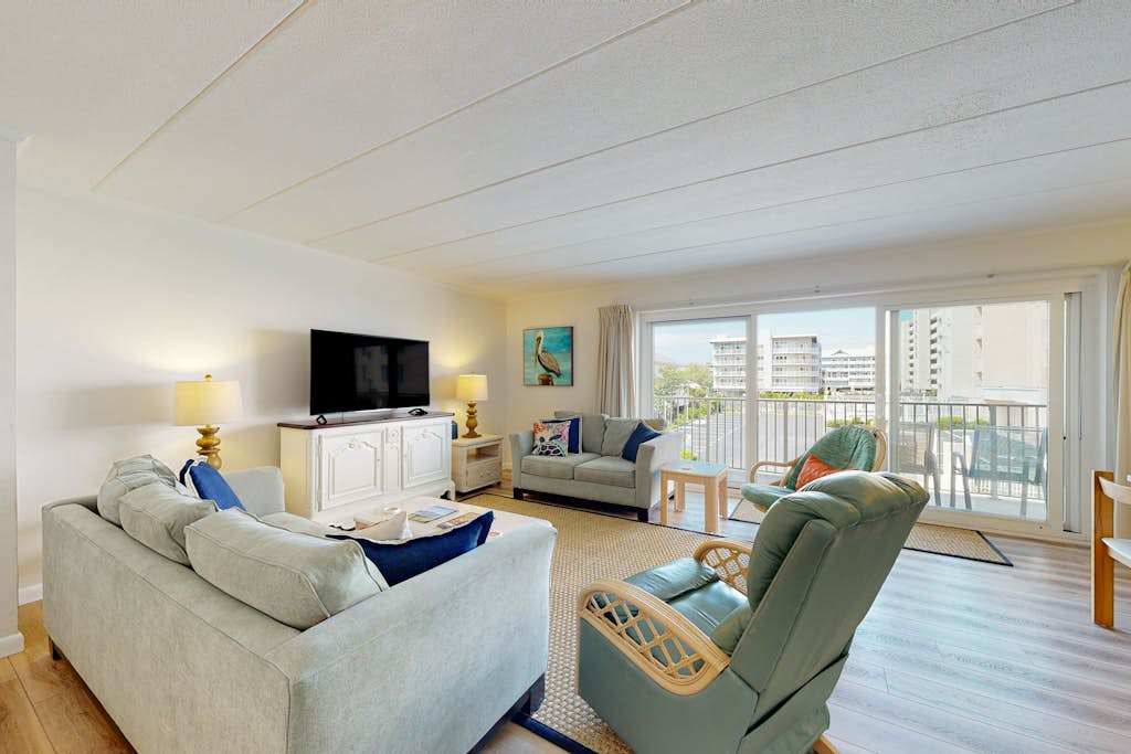 Ocean Block Condo with a Balcony, Side Ocean View, AC, WiFi & Shared Pool