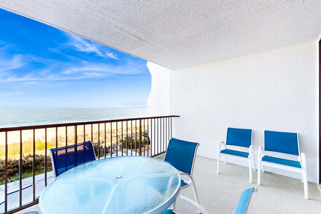Newly Renovated, Oceanfront Condo with Balcony, Great View, AC & Shared Pool