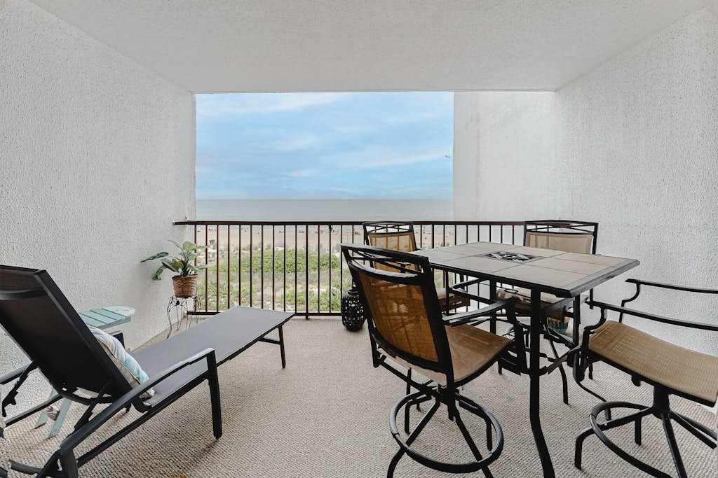 Breezy, Oceanfront Condo with Balcony, AC, WiFi, Laundry & Shared Outdoor Pool