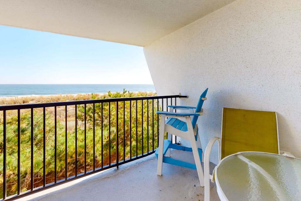 Oceanfront condo with shaded balcony, WiFi, AC, washer & dryer, & pool