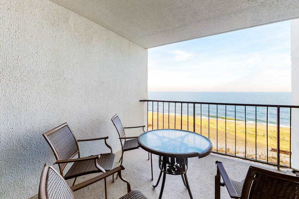 Oceanfront Condo with a Balcony, Beach Views, AC, WiFi & Shared Outdoor Pool