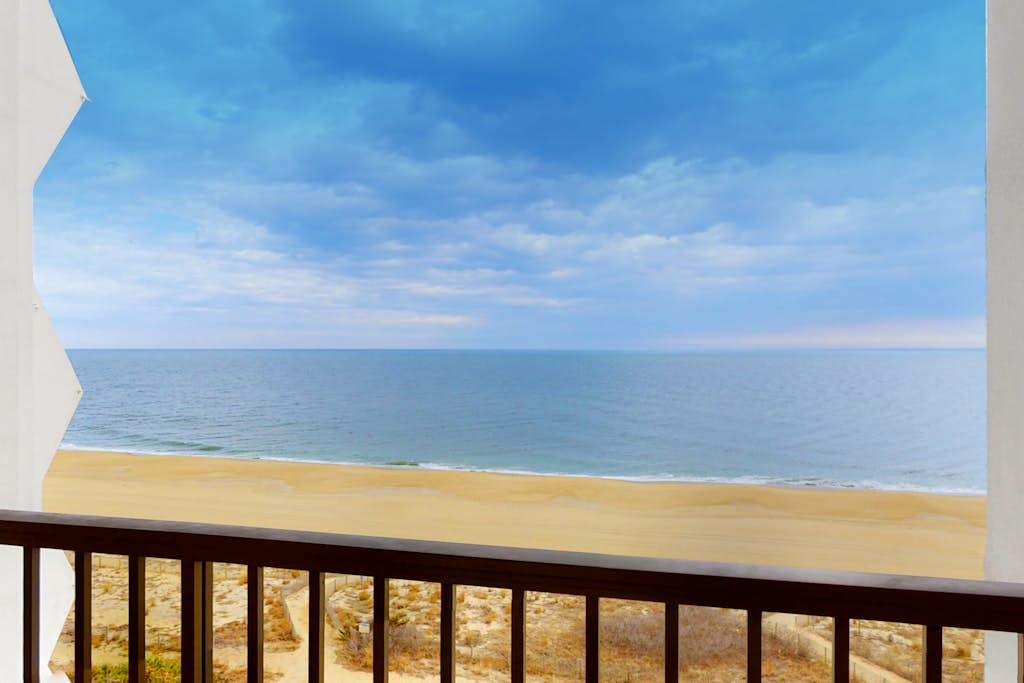 Oceanfront Condo with Beach Views, Balcony, AC, WiFi & Shared Outdoor Pool