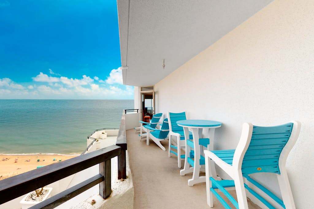 Oceanfront Condo with 2 Balconies, WiFi, AC, Laundry & Shared Outdoor Pool