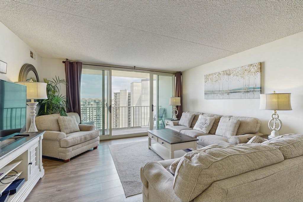 Sunny condo with balcony, washer & dryer, pools, tennis & AC