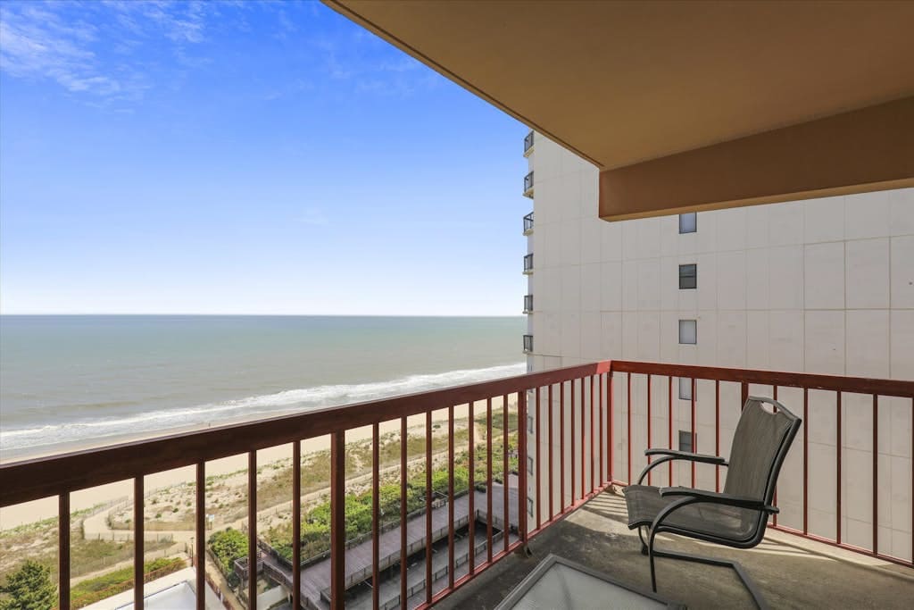 Terrific Ocean View Condo with Private washer & dryer, Shared Pools, Beach Access, Free WiFi