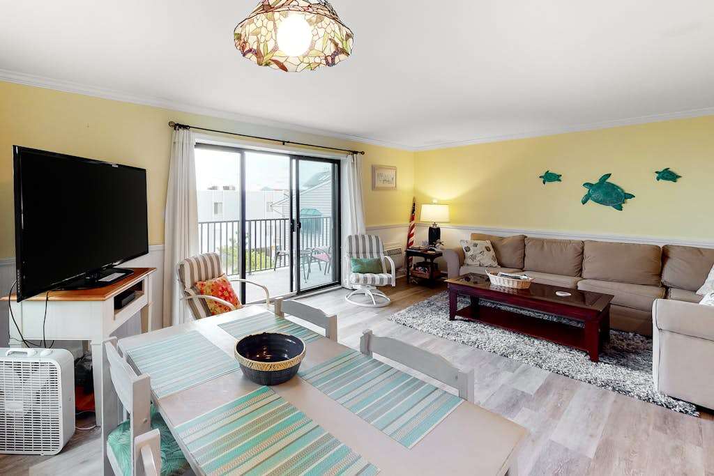 Newly updated condo - less than a block to the beach