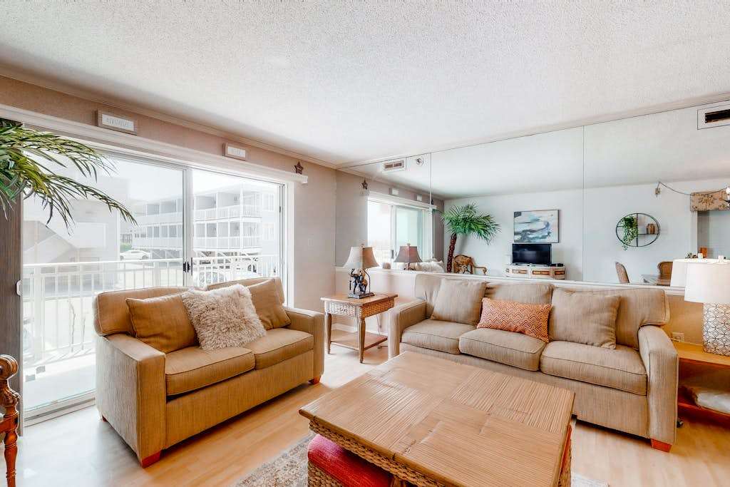 Inviting Beach Condo with Private Balcony, Great Location, washer & dryer, Central AC