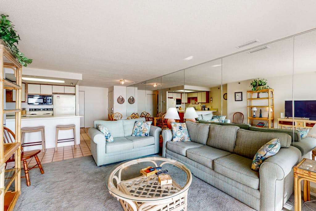 Oceanfront Condo with Balcony, Ocean View, Central AC, washer & dryer & Beach Access