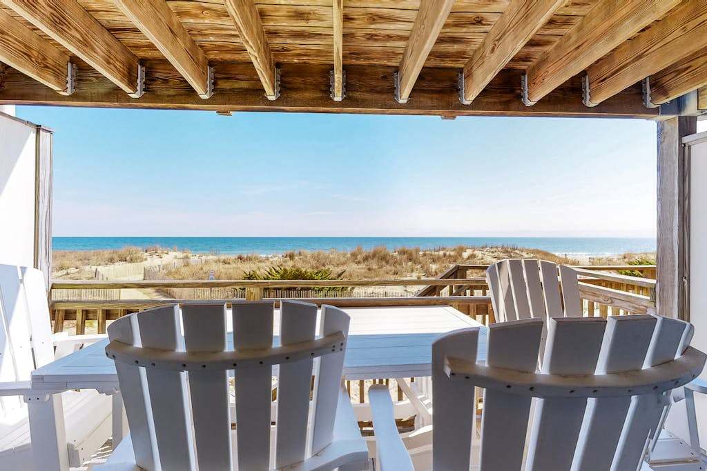 Oceanfront Townhouse with Private Balcony, Great Views, washer & dryer, Central AC