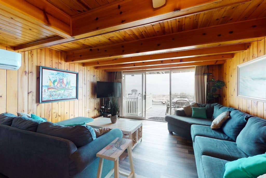 Oceanfront Townhouse with Outdoor Deck, washer & dryer, Great Beach Location
