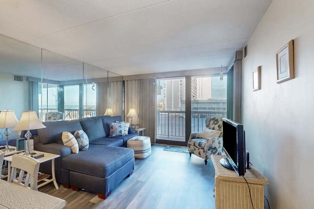Convenient Beach Condo with Private Balcony, Shared In & Outdoor Pools, Gym, Sauna