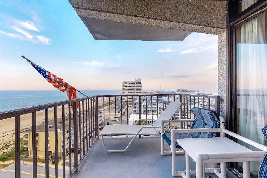 Oceanfront condo with balcony, central AC, WiFi, laundry & shared heated pool