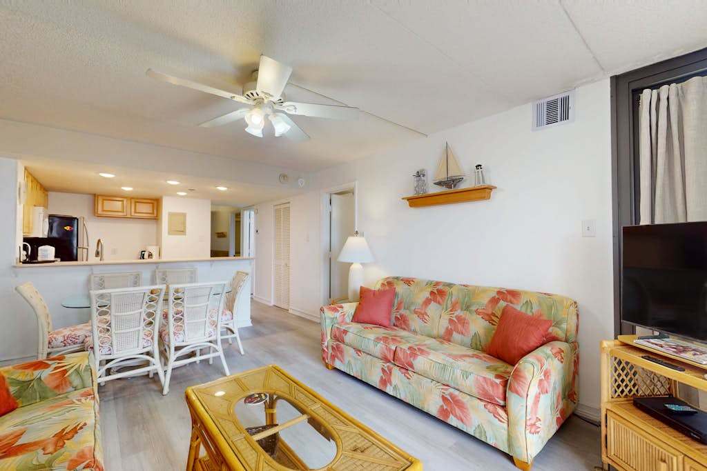 Wonderful beach condo with balcony, AC, indoor & outdoor pools, game room & gym