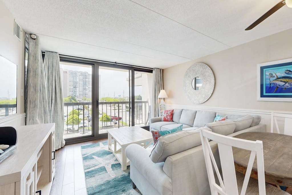Stylish inviting beach condo with balcony, pools, gym & sauna