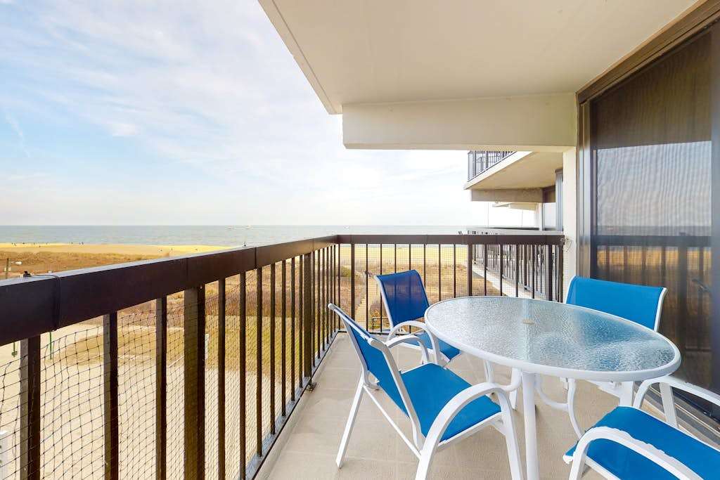 Beach condo with water & tennis court views, balcony, pools & sauna
