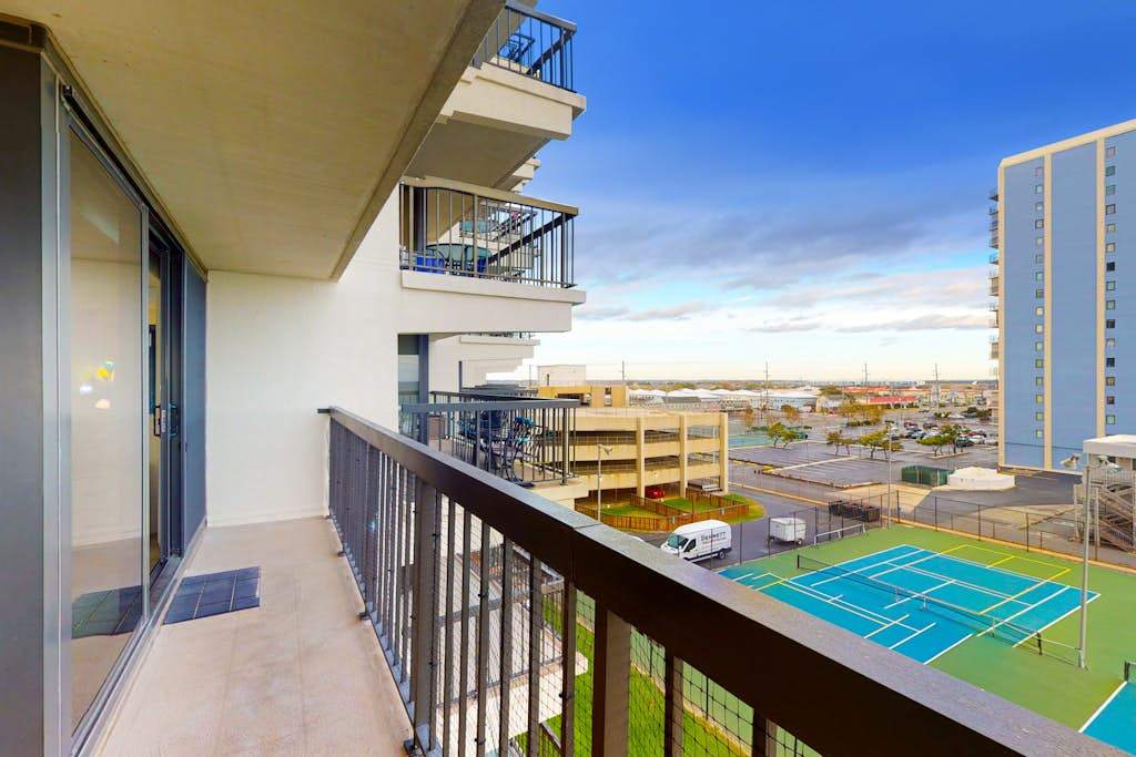 Unbeatable beach condo with balcony, washer & dryer, pools, game room & gym