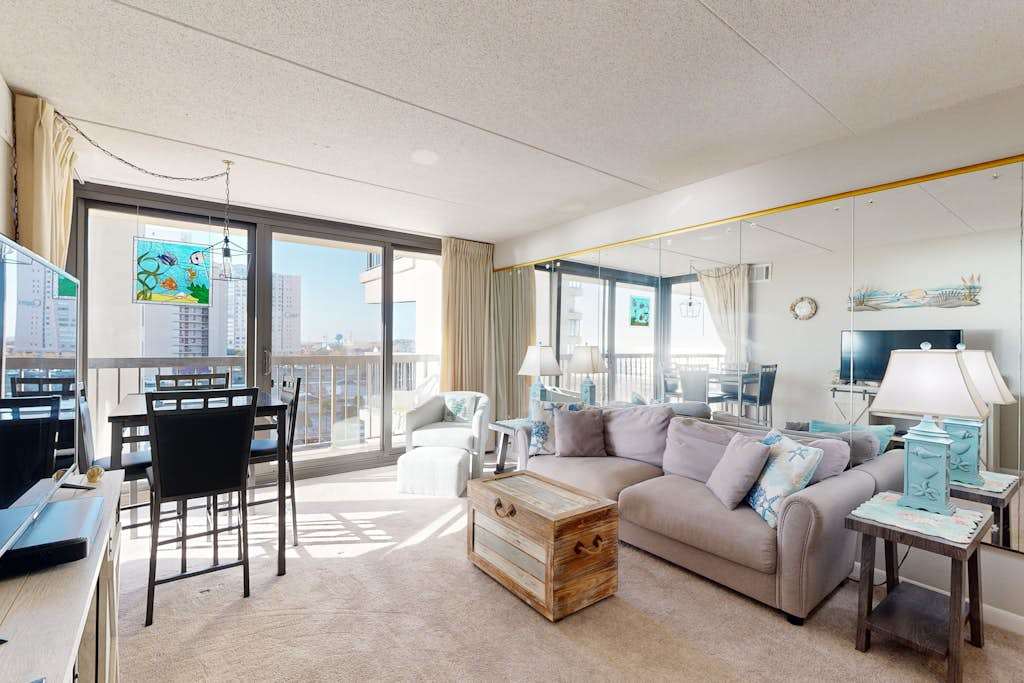 Unbeatable inviting condo with sunny balcony, sauna, pools & gym