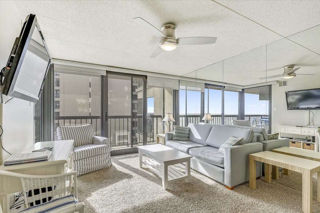 Ocean-view condo with balcony, AC, washer & dryer, pools, saunas & gym