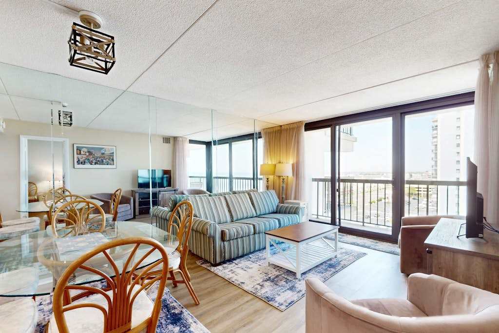 Ocean-view condo with AC, Balcony, pools, saunas & game room