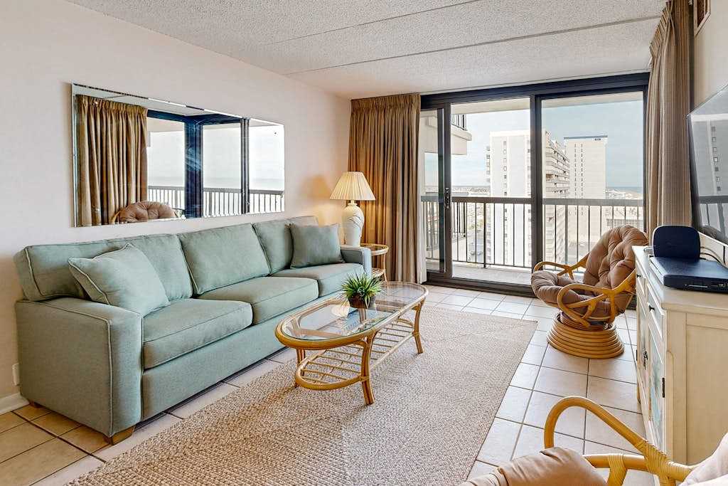 Beachfront condo with balcony, pools, game room, tennis, sauna & gym