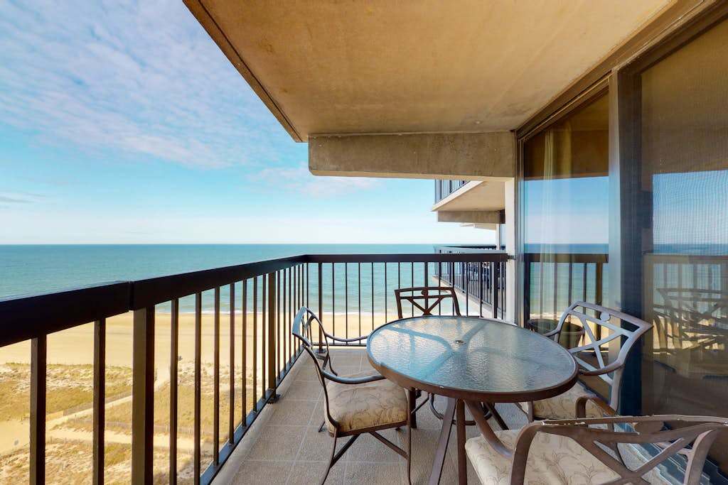 Modern beach condo with balcony, pools, gym, game room & sauna