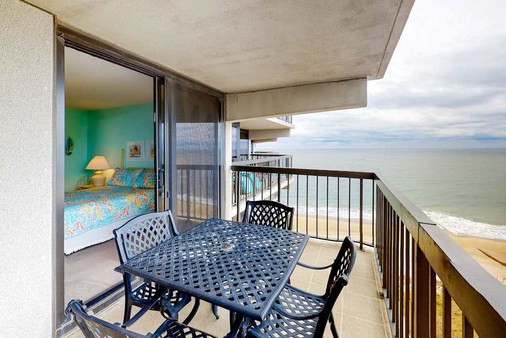 Fascinating beach condo with balcony, pools, game room, sauna & AC
