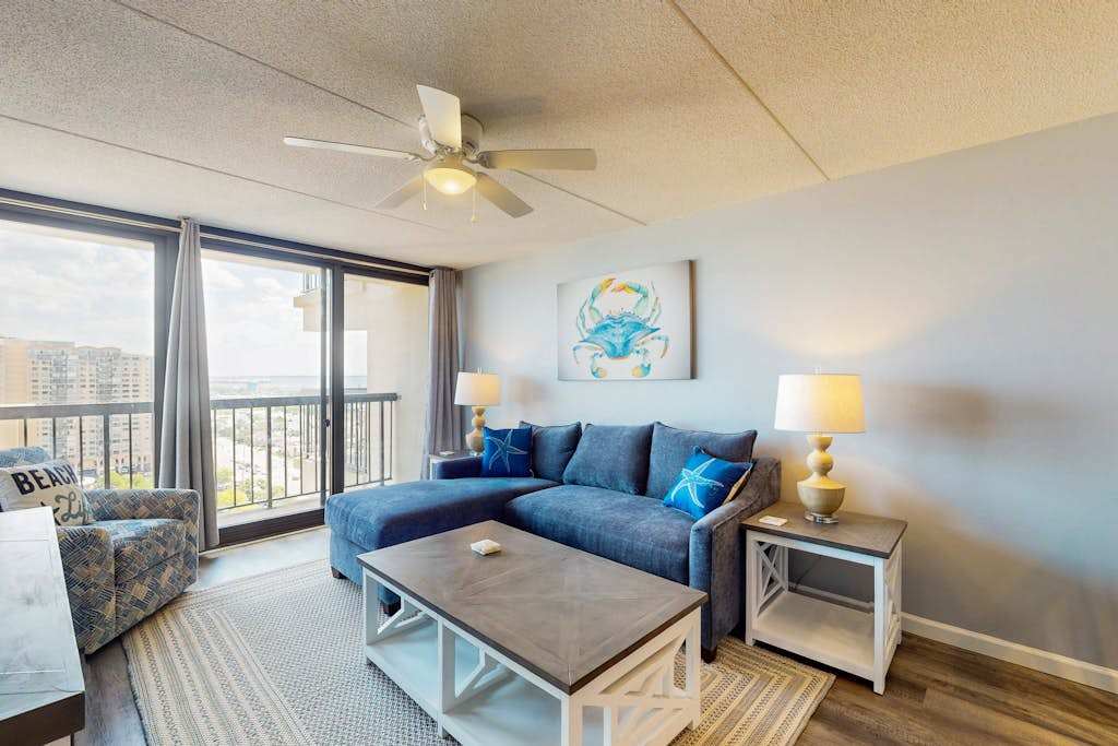 Incredibly Convenient Beach Condo with Balcony, washer & dryer, AC, Shared Pools, Gym, Tennis