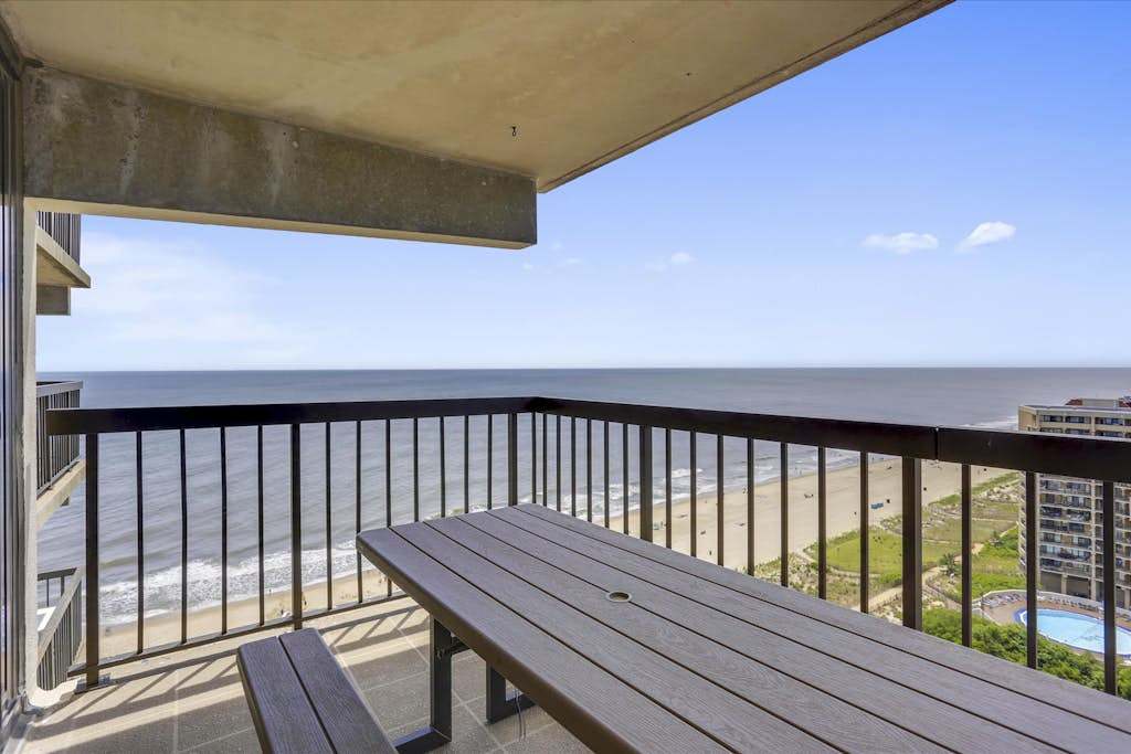 Perfect beach condo with balcony, AC, washer & dryer, pools & sauna
