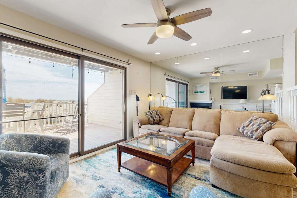 Oceanfront Townhome with Multiple Decks, Direct Beach Access & WiFi
