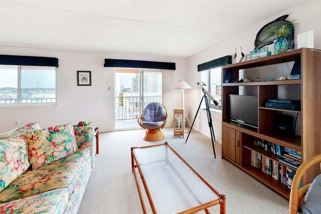 Sunny Condo with Balcony, Partial Ocean View & AC - Walk to Beach & Northside Park