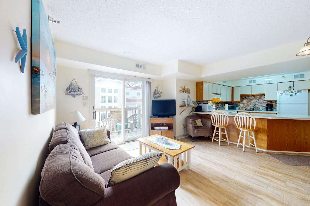 Two-Level Condo with Balcony, Central AC, washer & dryer & WiFi - Near the Beach