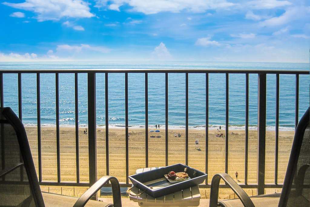 Oceanfront condo with balcony, lovely sunrise view, central AC & pool