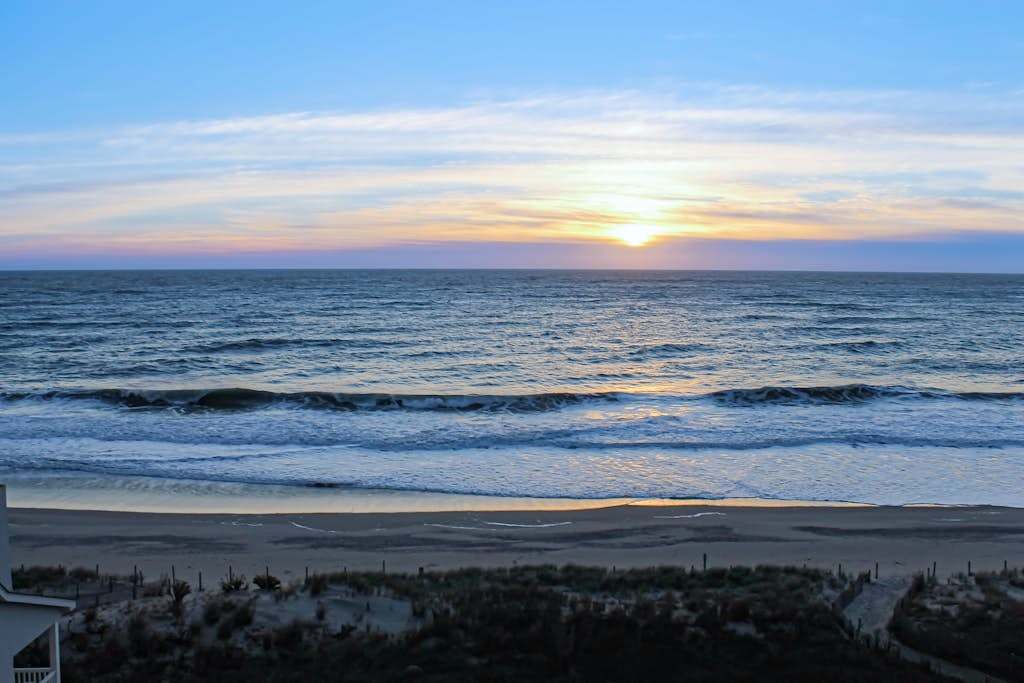 Oceanfront Condo with Balcony, Ocean Views, Central AC, WiFi & Shared Pool